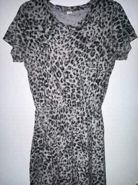 Old Navy Gray Leopard-Print Short Sleeve Tee